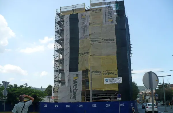 Študentski dom na Vojkovem nabrežju, poimenovan Villa 
Domus, je še v izgradnji.