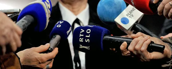 Beseda ni konj. Je pa včasih osel.
