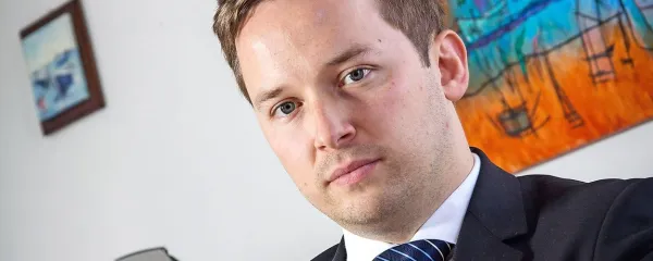Rok Hladnik: “Verjetno se vsi strinjamo, da javni 
interes ni, da se volilno telo informira prek 
rumenega tiska ali pa raznih resničnostnih šovov.”