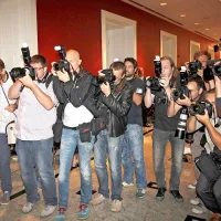 Fotografi in snemalci na prejšnjih parlamentarnih volitvah. 
Zdi se vse manj verjetno, da bo do naslednjih sprejet nov 
medijski zakon.