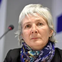 Sandra Bašić Hrvatin: “Upadanje naklad, splošno 
nezaupanje v medije je nekaj, kar bi novinarje 
moralo skrbeti bolj kot karkoli drugega.”