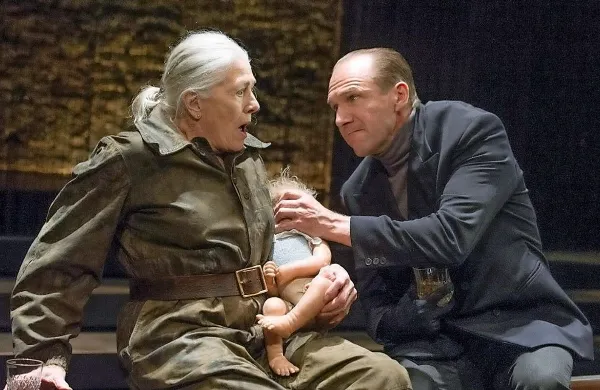Z londonsko uprizoritvijo Richarda III. na Brione prihajata tudi 
Vanessa Redgrave in Ralph Fiennes.