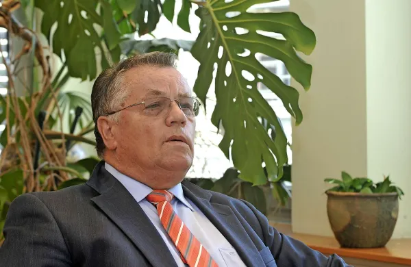 Dosedanji predsednik uprave Delavske hranilnice Jože Stegne zapušča družbo.