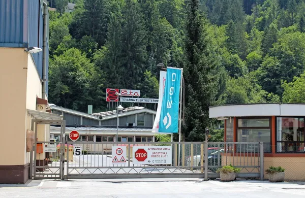 Kaže, da je bila Eta za sedanje vodilne v Certa Holdingu 
dobra univerza uničevanja in izplačevanja visokih nagrad za 
slabo delo.