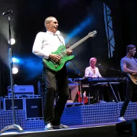 Sinoči v puljski areni Status Quo, danes &scaron;e Robert Plant