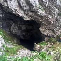 V jami Primadona na Tolminskem se je po&scaron;kodoval angle&scaron;ki jamar