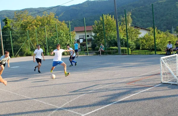 Na trojkah v Ročinju  je tekmovalo enajst ekip. 