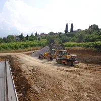 Komunalno podjetje Marjetica načrtuje na območju nad staro cesto za Bertoke ureditev 64 
klasičnih in 60 talnih žarnih grobov.