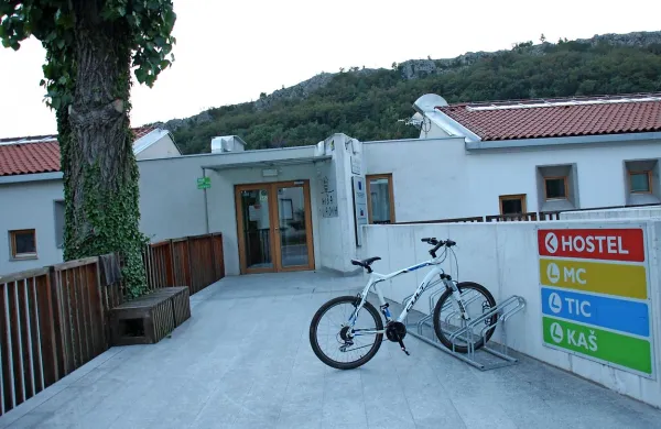 Ajdovski hostel je od letos partner kolesarske zveze in  ena od 
postojank na slovenski turnokolesarski poti. 