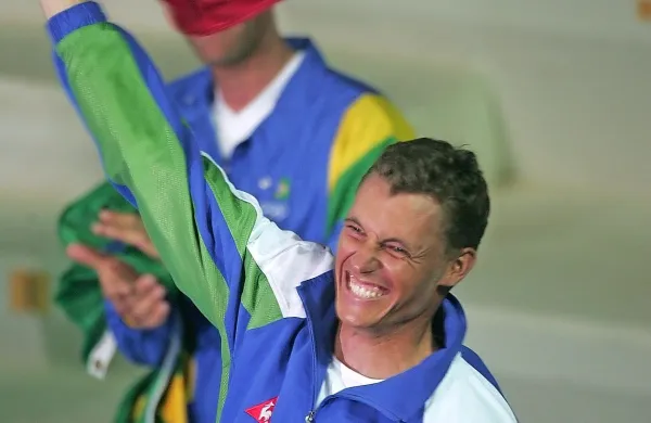 Prvo primorsko medaljo na poletnih OI je v  samostojni 
Sloveniji  osvojil jadralec Vasilij Žbogar 22. avgusta   2004.