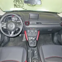 Notranjost je podobna kot pri mazdi 2, a s kakovostnejšimi  
materiali.