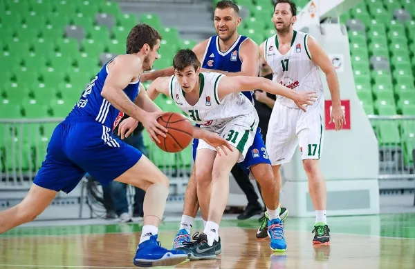 Vlatko Čančar (št. 31) se bo po izpolnitvi reprezentančnih 
obvez preselil v Srbijo.