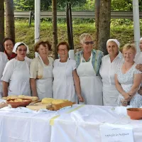 Brez njih bi pudgurska tradicionalna kulinarika že utonila v 
pozabo: pudgurske ženske so tudi letos poskrbele, da so 
obiskovalci odhajali domov zadovoljni.