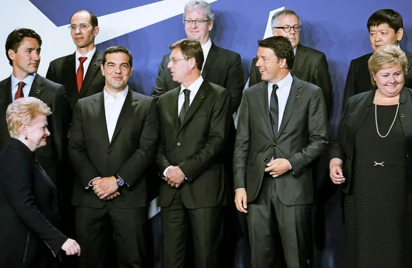 Grški premier Aleksis Cipras (drugi z leve v spodnji vrsti) je 
predstavnike Francije, Španije, Portugalske, Cipra in Malte 
povabil na pogovor o oblikovanju novega zavezništva, ki bi se 
zoperstavilo varčevalni politiki EU.   