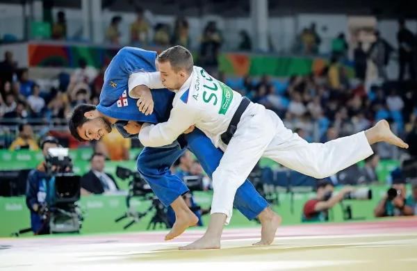 Slovenski judoist Adrian Gomboc je po treh zmagah na 
olimpijskih igrah v Riu de Janeiru v kategoriji do 66 kilogramov v polfinalnem dvoboju izgubil proti Italijanu Fabiu 
Basileju.