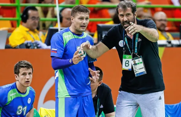 Slovenska moška rokometna reprezentanca je na prvi tekmi 
olimpijskih iger v Rio de Janeiru po hudem boju premagala 
afriške prvake iz Egipta s 27:26 (15:15).