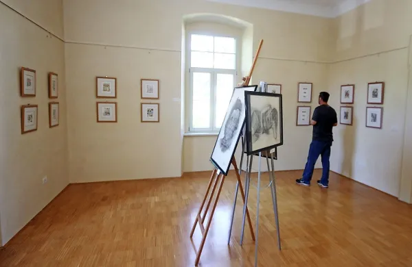 Pokojni Lucijan Reščič velja za enega od vidnejših slovenskih 
slikarjev naivcev.  