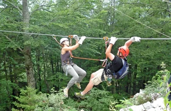 Zip line je ena glavnih atrakcij na Bovškem.