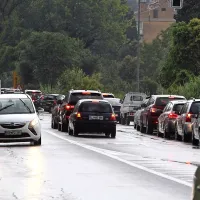 Od mejnih prehodov s Hrvaško so se sredi dneva  proti notranjosti valile kolone avtomobilov.
