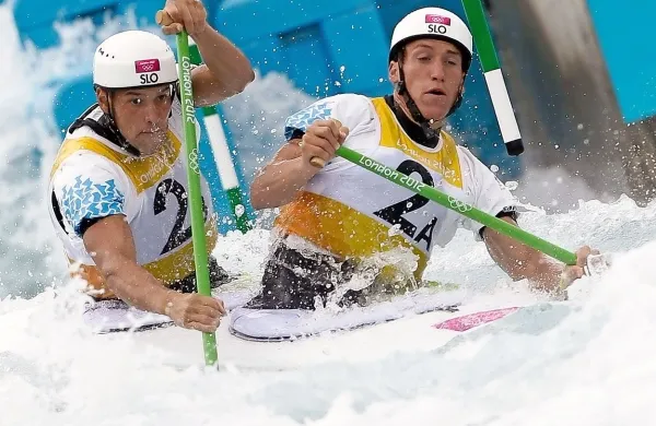 Slovenska kanuista na divjih vodah Luka Božič in Sašo Taljat 
sta se po uspešnem polfinalnem nastopu uvrstila v finale 
olimpijskih iger v Riu de Janeiru. 
