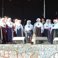 Folklorna skupina Kaški šopek je na prireditvenem prostoru 
tudi zapela in zaplesala.