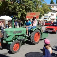 Zelo zanimiv je bil prikaz starih kraških traktorjev, s katerimi 
znajo dobro rokovati tudi mladi kraški fantje in dekleta.