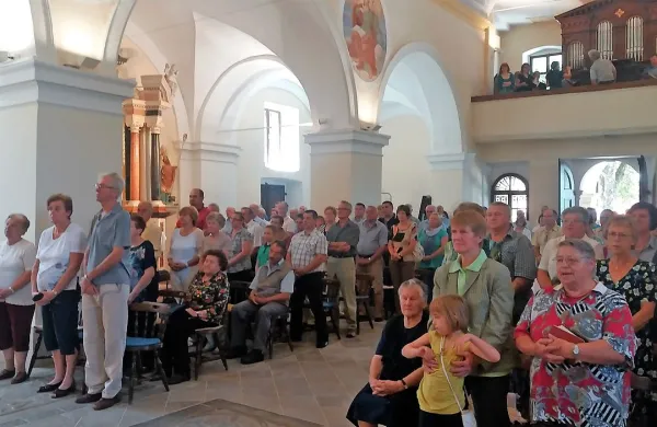 Na včerajšnji praznik so  številni verniki s Krasa, Brkinov in 
krajev na Pivki poromali v cerkev Marije vnebovzete v 
Vremah.