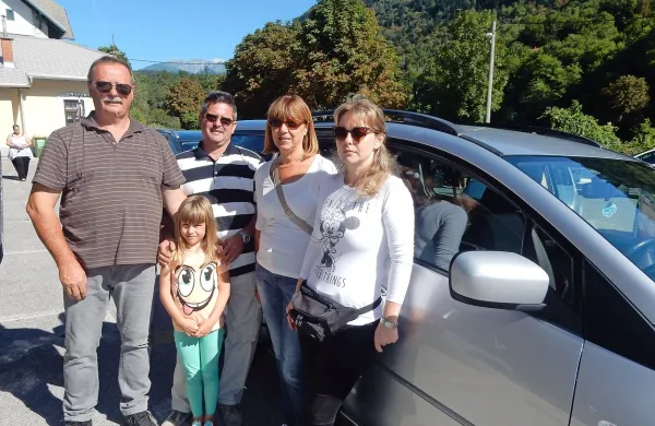 Družina iz Kopra z najmlajšo Tino se je med dopustom 
veselila slikovite  vožnje ob Bači. 