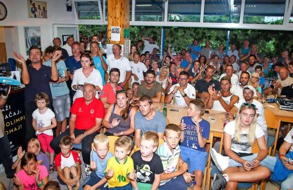 Jadralci, prijatelji, znanci - vsi za Vasilija!
