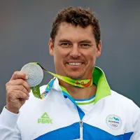 Izolan Vasilij Žbogar je osvojil jubilejno deseto srebrno 
medaljo slovenskih športnikov na poletnih olimpijskih igrah.