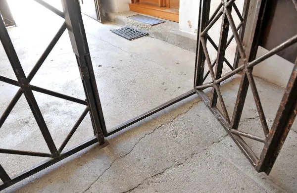 

Turške oblasti so doslej v povezavi s spodletelim pučem 
pridržale že več kot 17.000 ljudi, zato so  zapori prenatrpani. 
Turčija bo zato izpustila 38.000 zapornikov, ki so zagrešili 
kazniva dejanja pred 1. julijem.