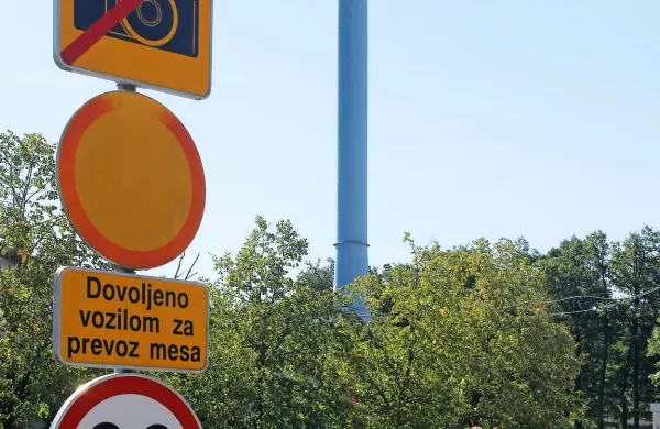 Predstavnik slabe banke po sprejetem sklepu o zahtevi po 
glasovanju o razrešitvi Mipovega stečajnega upravitelja ni 
dajal izjav.
