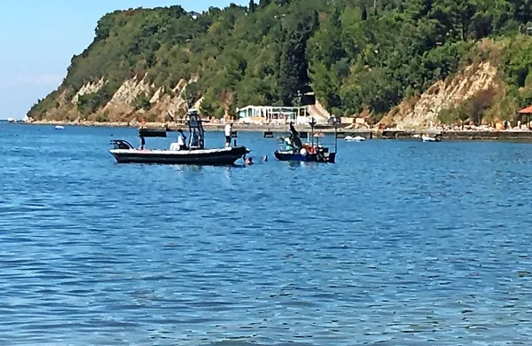 V Ankaranu si želijo plovke, saj se  čolni pogosto nevarno 
približajo obali in kopalcem.