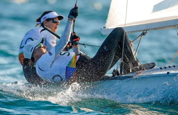 Slovenski jadralki v razredu 470 Tina Mrak in Veronika 
Macarol