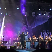 Tolminci v Ni&scaron;u nastopili ob boku svetovnih glasbenih zvezd (video)