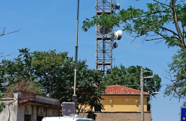 Pred dnevi so italijanski strokovnjaki  na Čamporah merili 
radijske signale ter sevanje. 