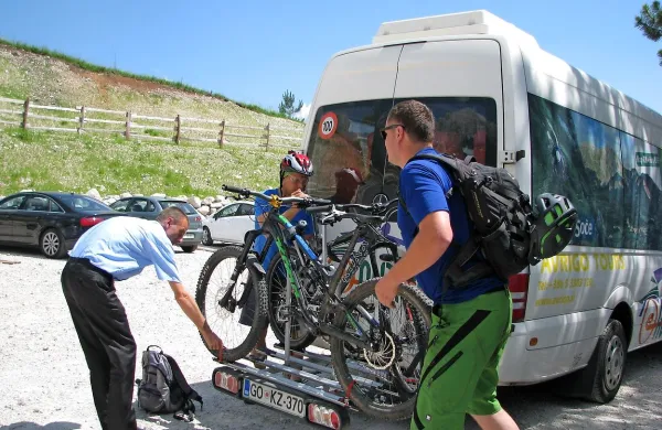 Mini avtobus uporablja tudi veliko kolesarjev, zato potrebujejo več prostora  za kolesa, se 
zavedajo na občini, kjer iščejo rešitev.