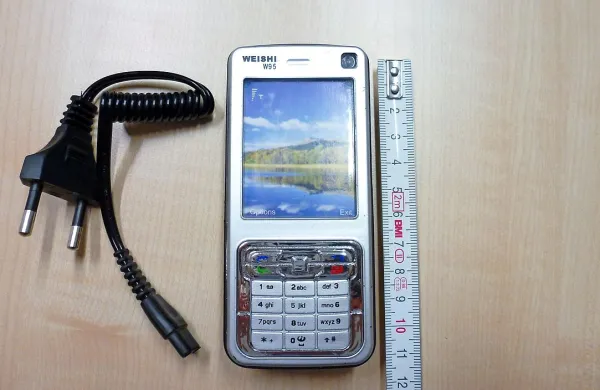 Električni paralizator, zakrinkan v mobilni telefon