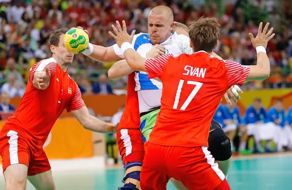 Slovenski rokometaši so v četrtfinalu proti Danski povsem 
odpovedali in se poslovili od olimpijskih iger v Riu de 
Janeiru.