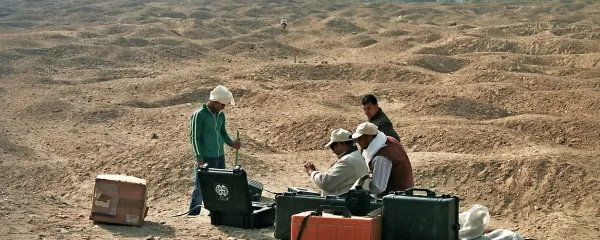 Koliko zemlje in peska bi bili arheologi prisiljeni odkopati, če 
ne bi imeli pomoči sodobne tehnologije.  