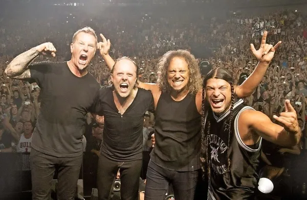 Metallica, ki velja za eno najbolj vplivnih heavy metal skupin, 
bo po osmih letih izdala nov album Hardwired... To Self-Destruct.