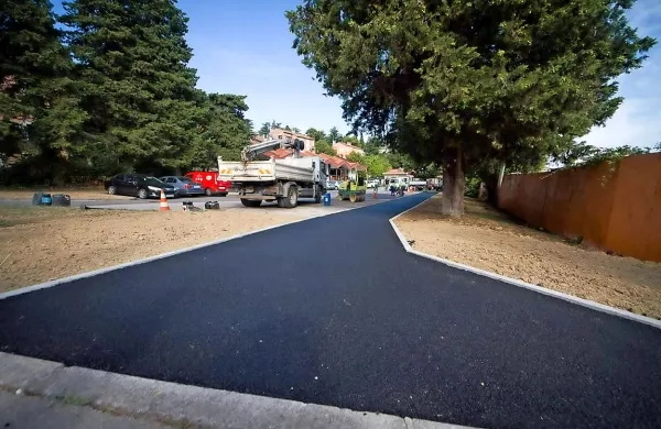 Nič več  stopnic za Slavnikovimi garažami