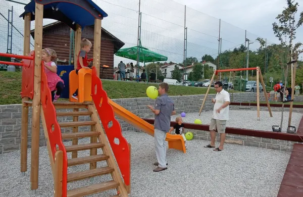 V Ravnici imajo novo otroško igrišče.