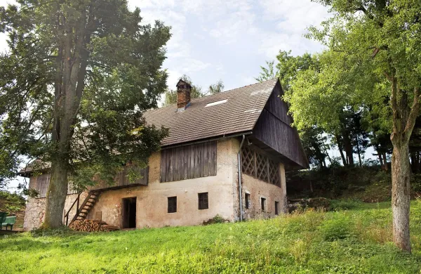 Domačija na Zaplani je prizorišče tretje sezone šova Kmetija: 
Nov začetek.