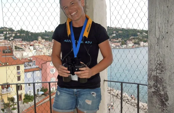 Maja iz društva Morigenos je obiskovalcem svetilnika podala 
ne le daljnogled, pač pa marsikatero zanimivo informacijo.