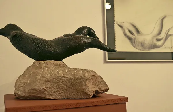 Kipi in risbe Ferenca Kiralyja bodo v galeriji Insula in v 
Manziolijevi palači razstavljene do 10. septembra. 