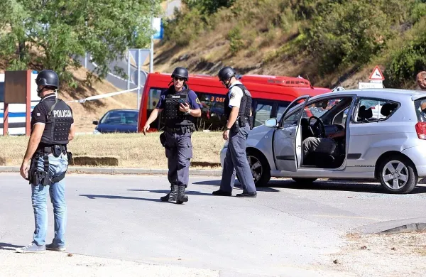 Koprska policija je pojasnila, da je 70-letni napadalec v 
ponedeljek v izolski bolnišnici streljal z nezakonitim orožjem 
in da napada ni mogla preprečiti. 