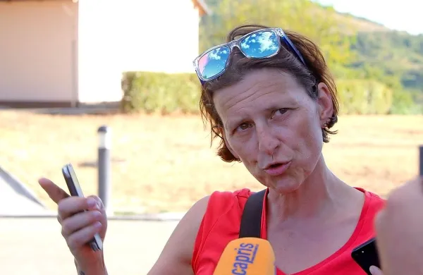 Mojca Pečnik Dessardo je morilca videla na klopci pred 
bolnišnico.