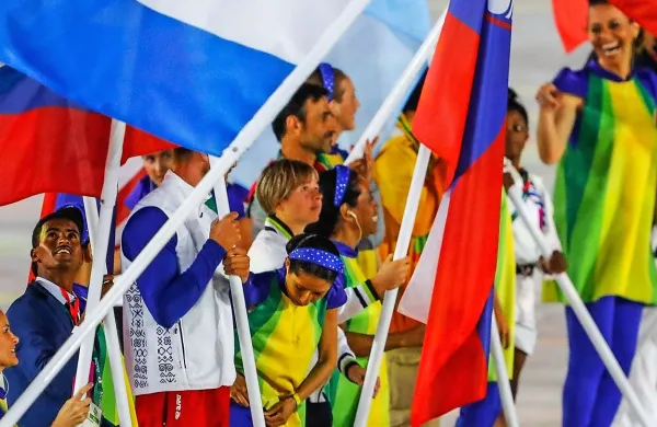 Na zaključni slovesnosti iger v Riu je slovensko zastavo nosila 
primorska gorska kolesarka Tanja Žakelj. 