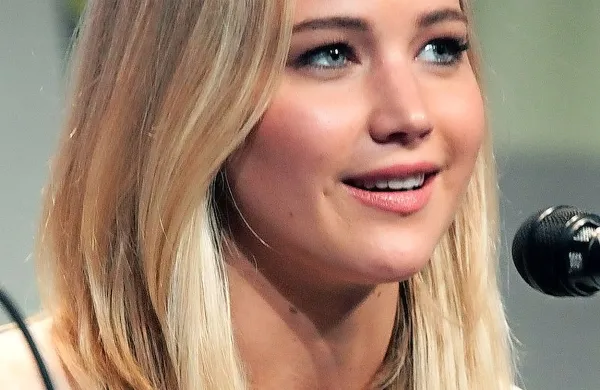 Na prvo mesto Forbesove lestvice najbolje plačanih igralk se 
je drugo leto zapored uvrstila oskarjevka Jennifer Lawrence, 
ki je v letu dni zaslužila 46 milijonov evrov.